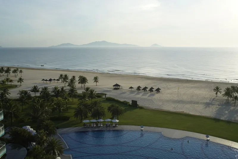 The Insider's Guide to Timing Your Resort Pool Visit Like a Pro