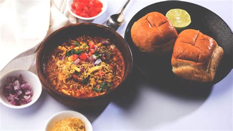  Misal Pav: Odkryj Eksplozję Smaków W Formie Zgrzebnej Curry Zapiekanej w Pieczarce!