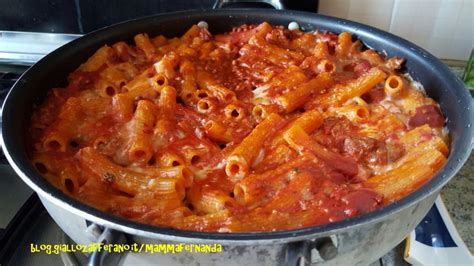  Pasticcio di Maccheroni: Smaczna mieszanina makaronu i aromatycznych sosów!